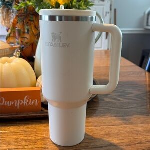 New - never used Stanley 40oz Stainless Steel Adventure Quencher - Cream